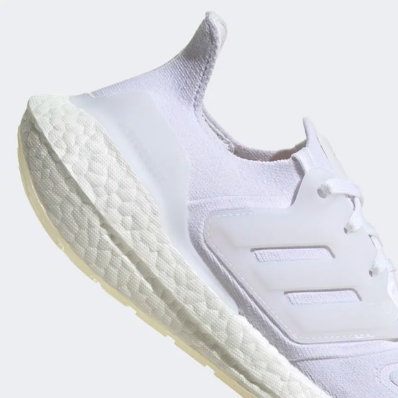[NEW] Women's Adidas UltraBoost 22 Shoes GX5590 - Picture 7 of 8